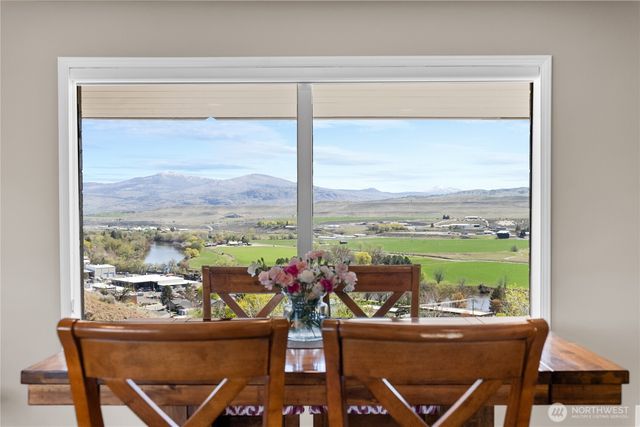 940 Sunrise Heights Road, Okanogan, WA 98840