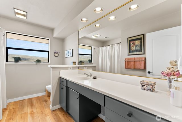 940 Sunrise Heights Road, Okanogan, WA 98840