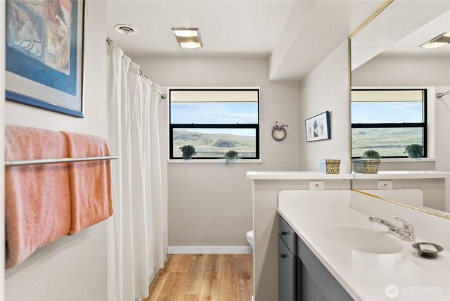 940 Sunrise Heights Road, Okanogan, WA 98840