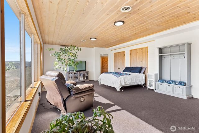 940 Sunrise Heights Road, Okanogan, WA 98840