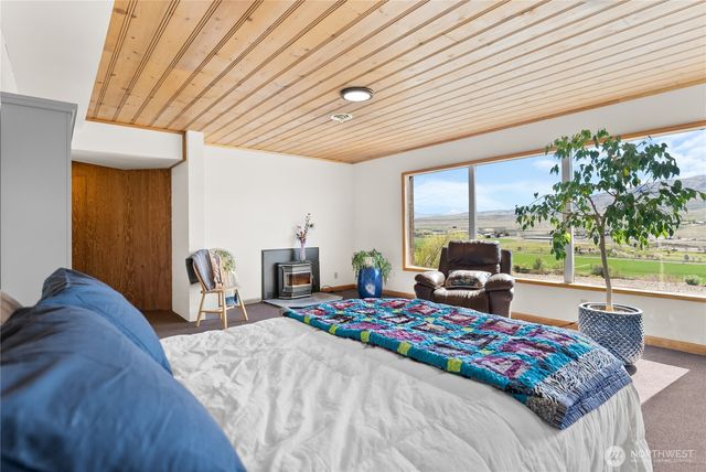 940 Sunrise Heights Road, Okanogan, WA 98840