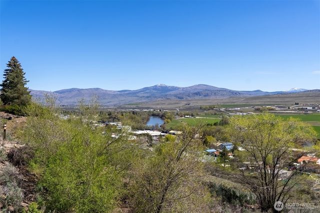 940 Sunrise Heights Road, Okanogan, WA 98840