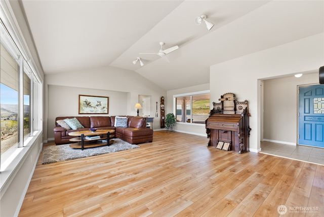 940 Sunrise Heights Road, Okanogan, WA 98840