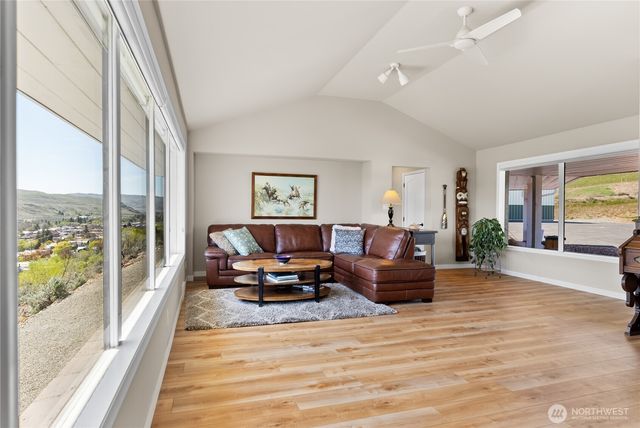 940 Sunrise Heights Road, Okanogan, WA 98840