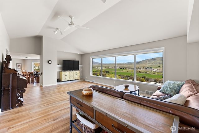 940 Sunrise Heights Road, Okanogan, WA 98840