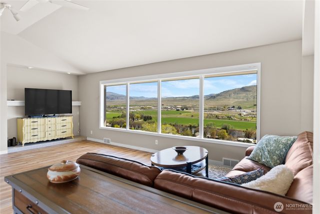 940 Sunrise Heights Road, Okanogan, WA 98840