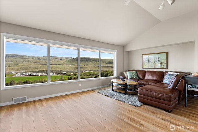 940 Sunrise Heights Road, Okanogan, WA 98840