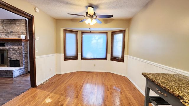 1920 W Murray Drive, Springfield, MO 65810