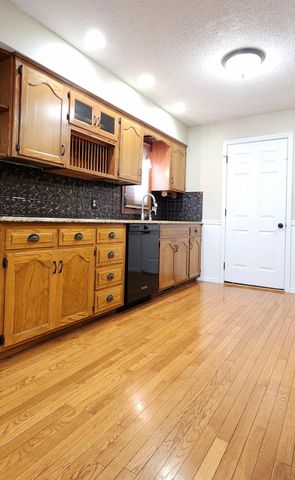 1920 W Murray Drive, Springfield, MO 65810