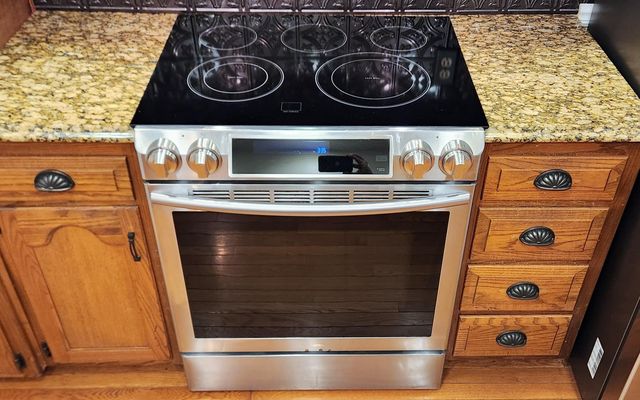 1920 W Murray Drive, Springfield, MO 65810