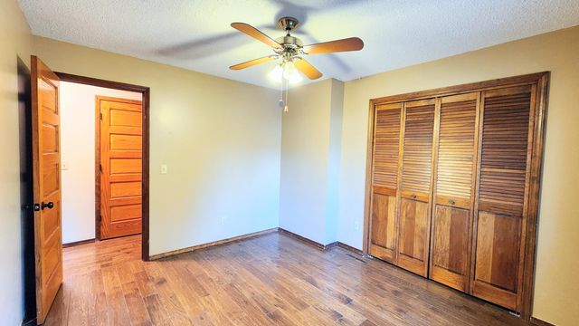 1920 W Murray Drive, Springfield, MO 65810