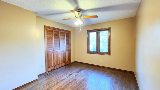 1920 W Murray Drive, Springfield, MO 65810