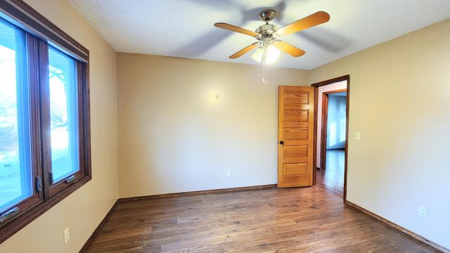 1920 W Murray Drive, Springfield, MO 65810