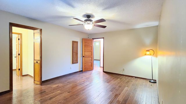 1920 W Murray Drive, Springfield, MO 65810