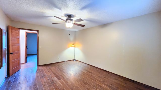 1920 W Murray Drive, Springfield, MO 65810