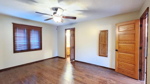 1920 W Murray Drive, Springfield, MO 65810