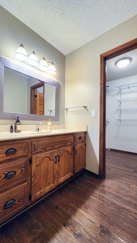 1920 W Murray Drive, Springfield, MO 65810