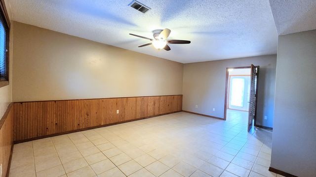 1920 W Murray Drive, Springfield, MO 65810