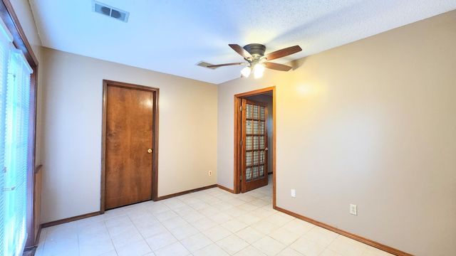 1920 W Murray Drive, Springfield, MO 65810