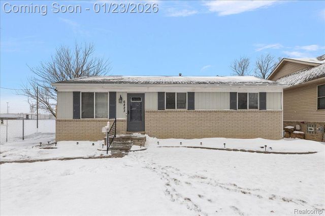 6823 Engleman, Center Line, MI 48015