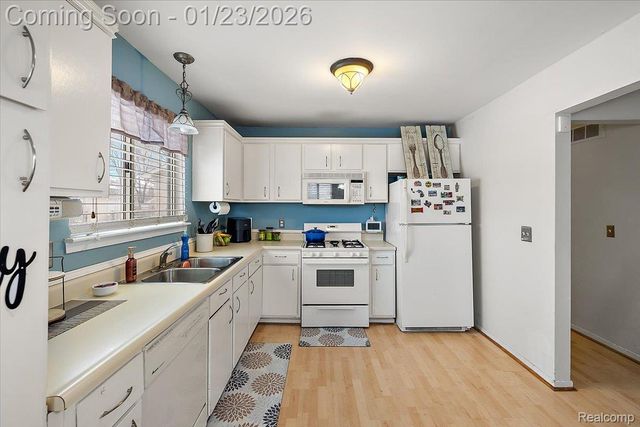 6823 Engleman, Center Line, MI 48015