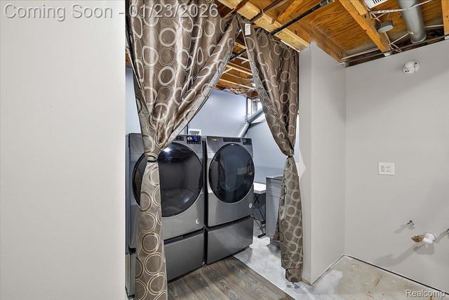 6823 Engleman, Center Line, MI 48015