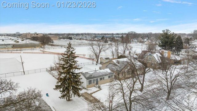 6823 Engleman, Center Line, MI 48015