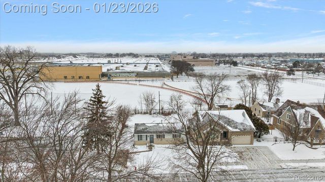 6823 Engleman, Center Line, MI 48015