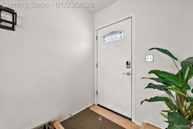 6823 Engleman, Center Line, MI 48015