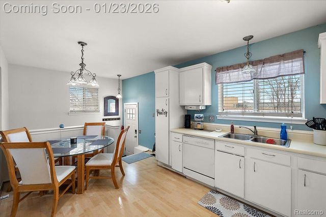 6823 Engleman, Center Line, MI 48015