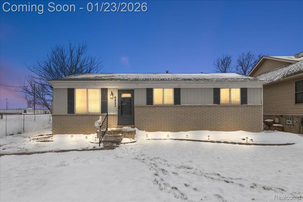 6823 Engleman, Center Line, MI 48015