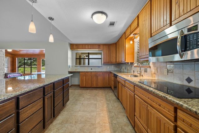 209 Senisa DR, Buchanan Dam, TX 78609
