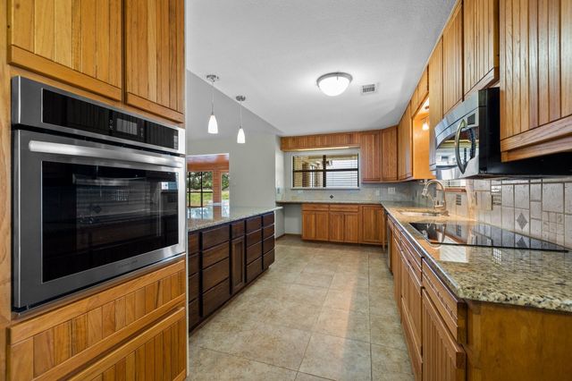 209 Senisa DR, Buchanan Dam, TX 78609