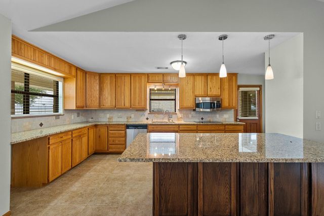 209 Senisa DR, Buchanan Dam, TX 78609