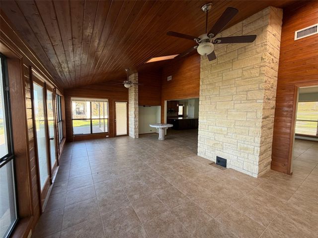 209 Senisa DR, Buchanan Dam, TX 78609