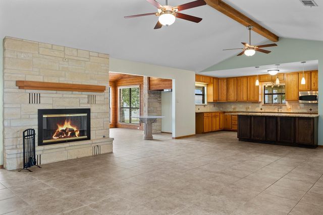209 Senisa DR, Buchanan Dam, TX 78609