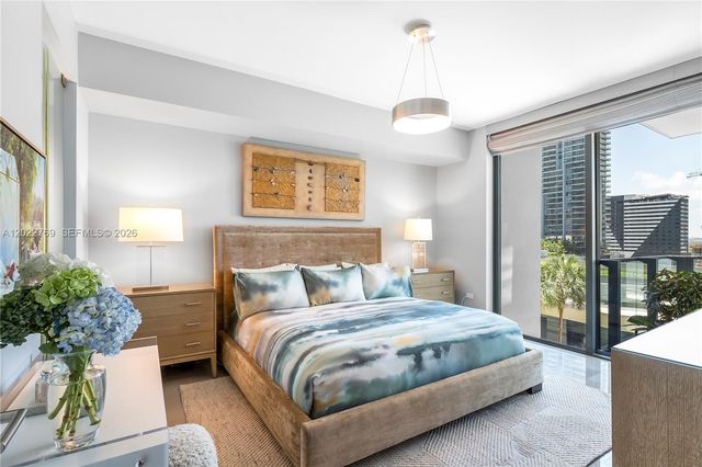 68 SE 6th Street 810, Miami, FL 33131