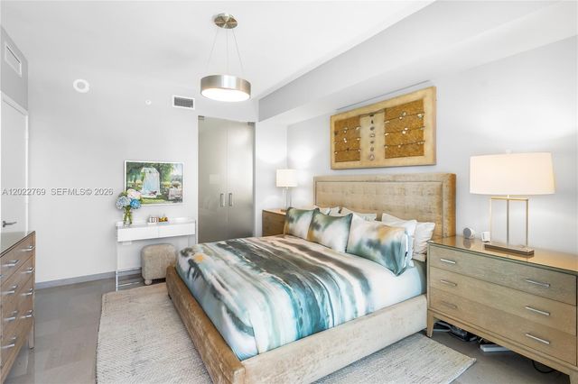 68 SE 6th Street 810, Miami, FL 33131