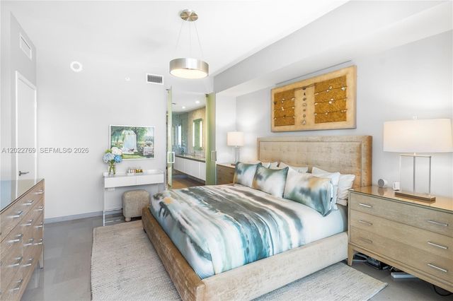 68 SE 6th Street 810, Miami, FL 33131