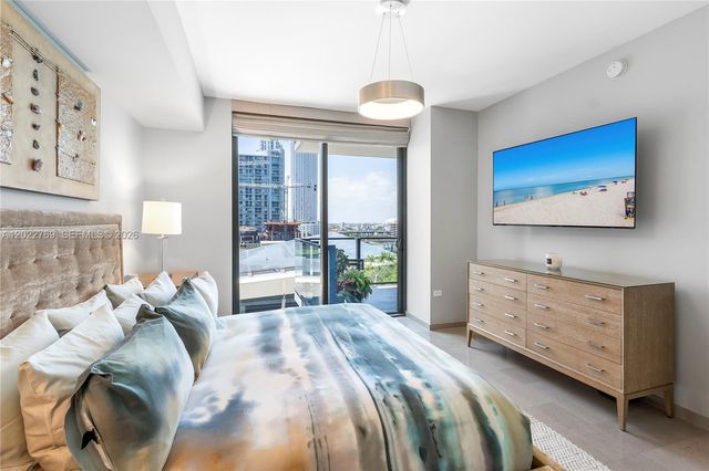 68 SE 6th Street 810, Miami, FL 33131