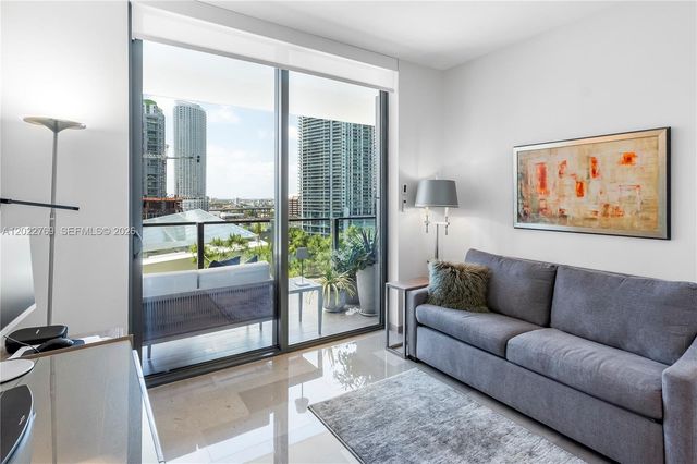 68 SE 6th Street 810, Miami, FL 33131