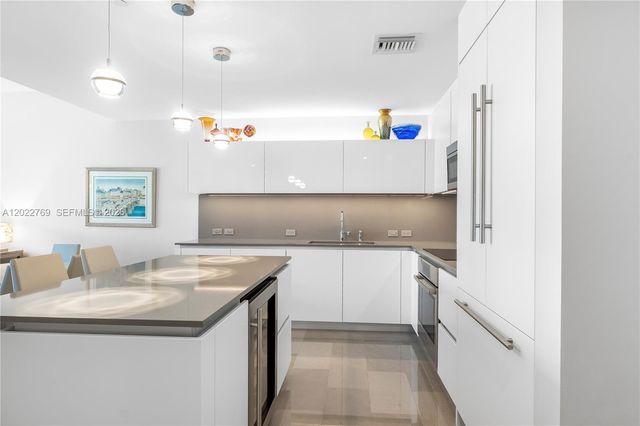 68 SE 6th Street 810, Miami, FL 33131