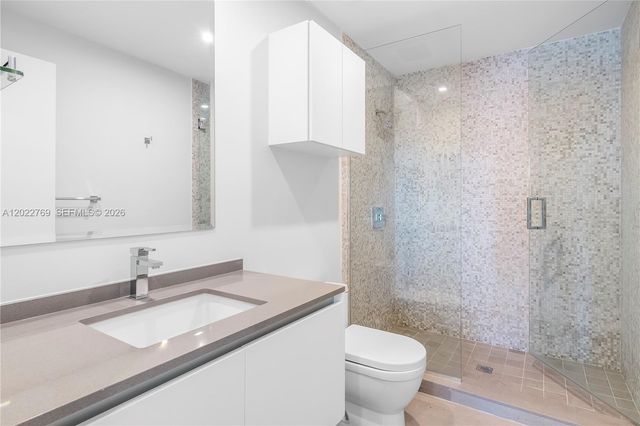 68 SE 6th Street 810, Miami, FL 33131