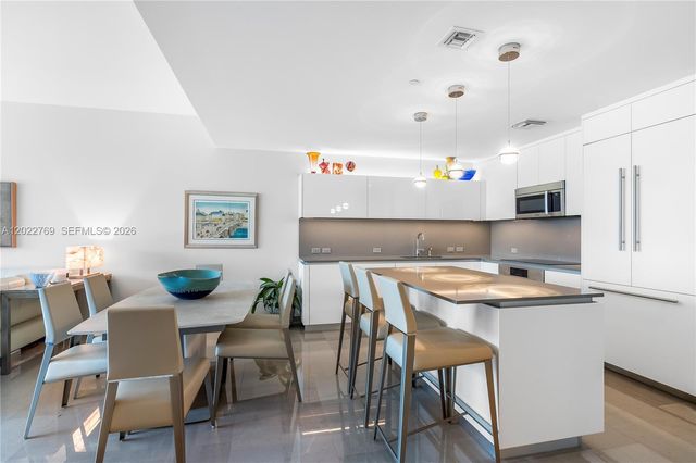 68 SE 6th Street 810, Miami, FL 33131