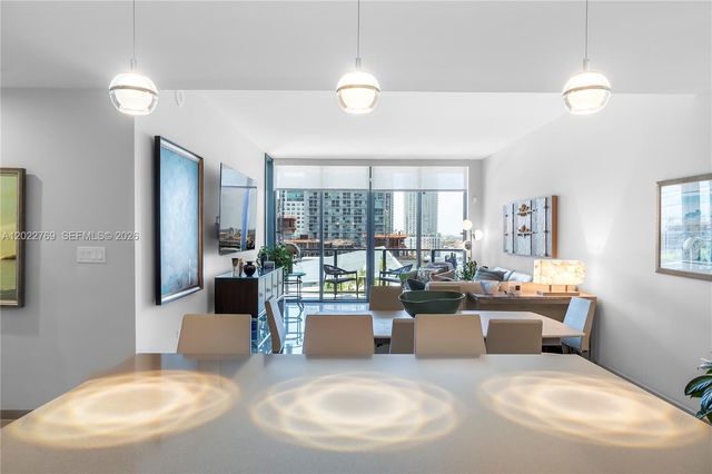 68 SE 6th Street 810, Miami, FL 33131
