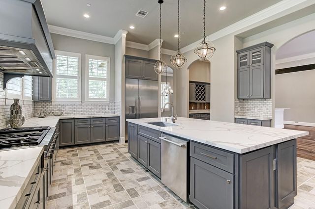 325 Bunker Hill Road, Houston, TX 77024