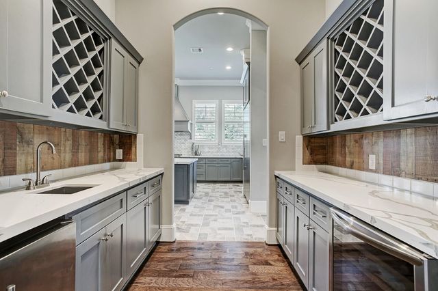 325 Bunker Hill Road, Houston, TX 77024