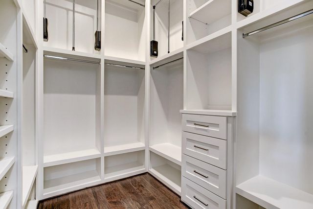 325 Bunker Hill Road, Houston, TX 77024