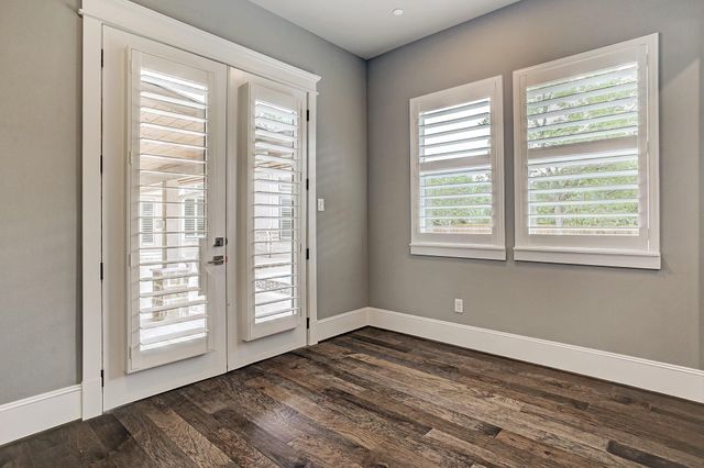 325 Bunker Hill Road, Houston, TX 77024