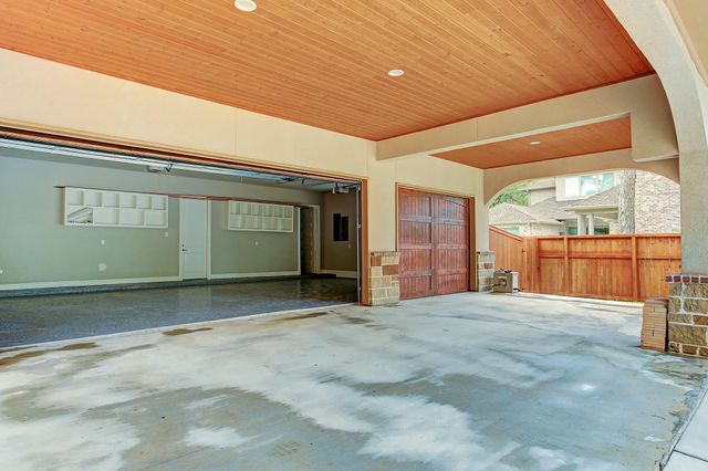 325 Bunker Hill Road, Houston, TX 77024